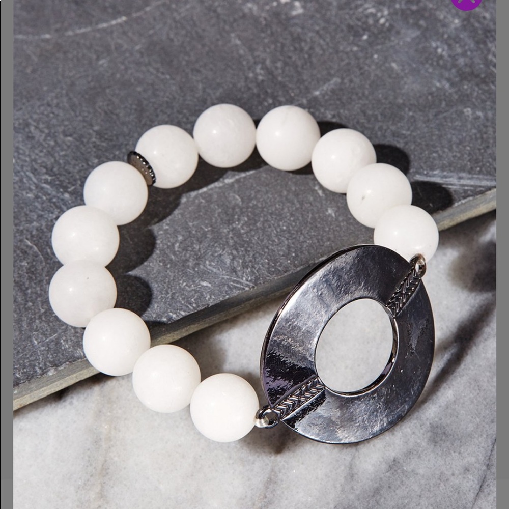 White stone beads w/dark silver metal open disc bracelet-Expandable Super cute..